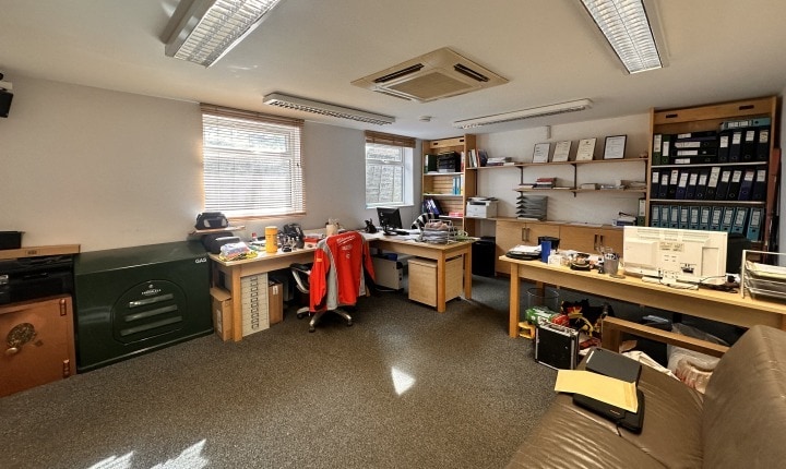 3 Poplar Walk, Caterham to rent - Interior Photo - Image 1 of 4