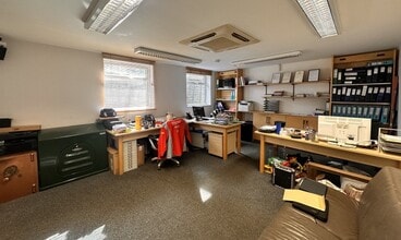 3 Poplar Walk, Caterham to rent Interior Photo- Image 1 of 4