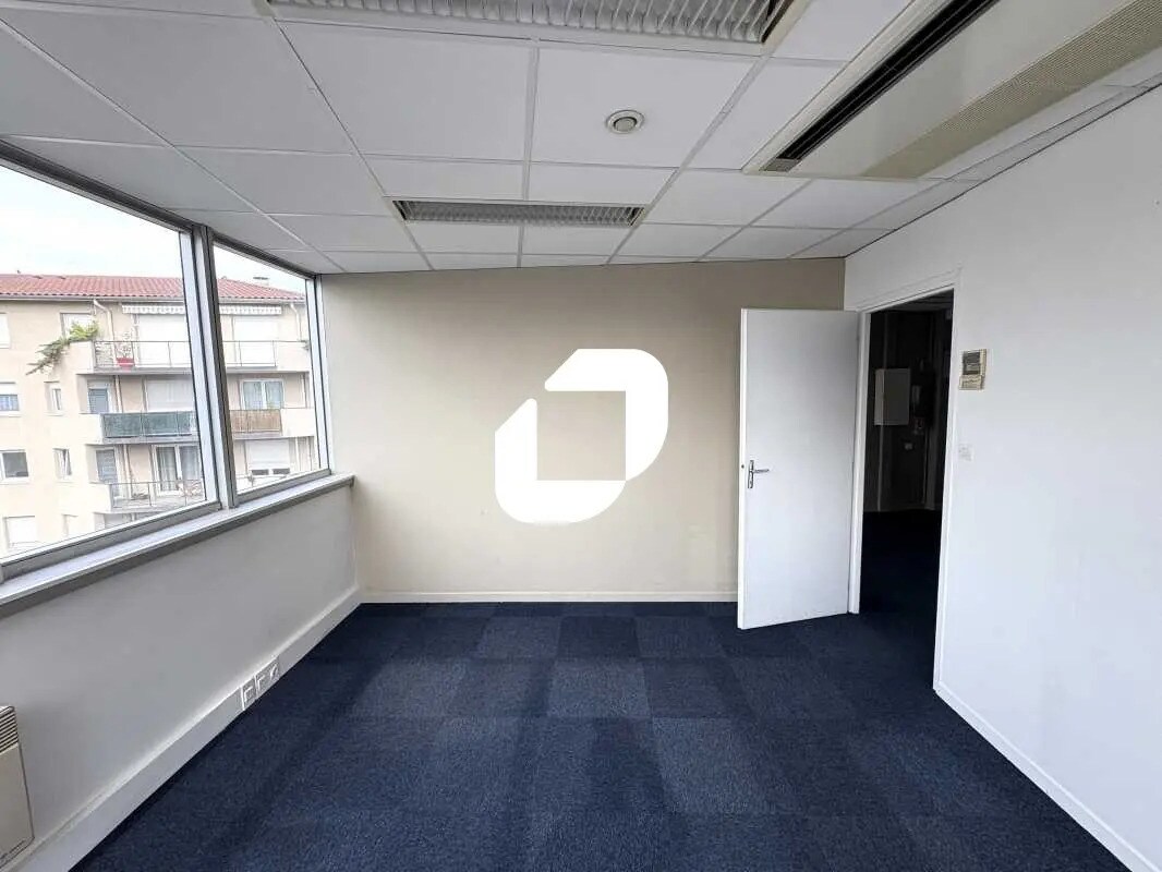Office in Lyon for sale Building Photo- Image 1 of 12