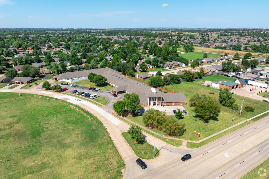 1017 W State Highway 152, Mustang, OK for sale - Building Photo - Image 1 of 25