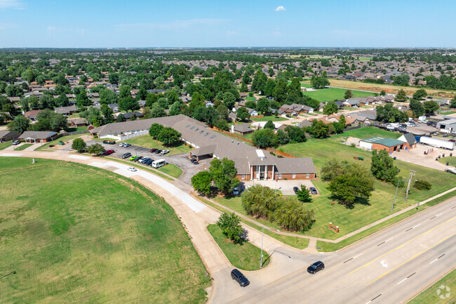 More details for 1017 W State Highway 152, Mustang, OK - Health Care for Sale