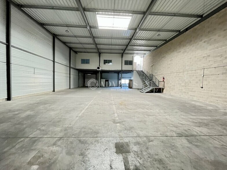 Light Industrial in Aulnay-sous-Bois to rent - Interior Photo - Image 2 of 8