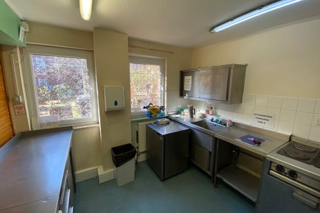 1 James Close, London to rent Interior Photo- Image 1 of 5