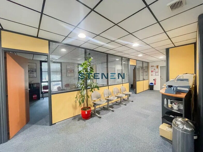 Office in Aix-en-Provence to rent - Interior Photo - Image 3 of 6