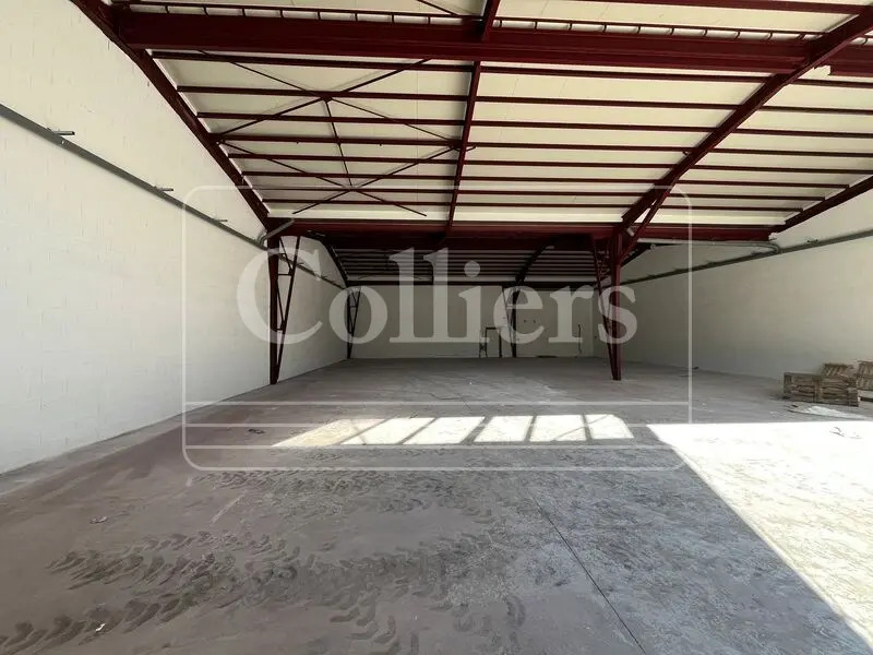 Light Industrial in Aubagne to rent Interior Photo- Image 1 of 6