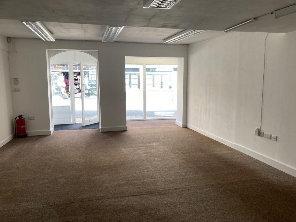 28 High St, Sandown to rent Interior Photo- Image 1 of 4