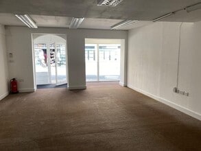 28 High St, Sandown to rent Interior Photo- Image 1 of 4