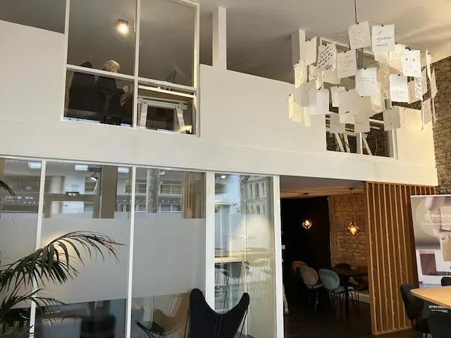 Retail in Lyon to rent - Building Photo - Image 2 of 24