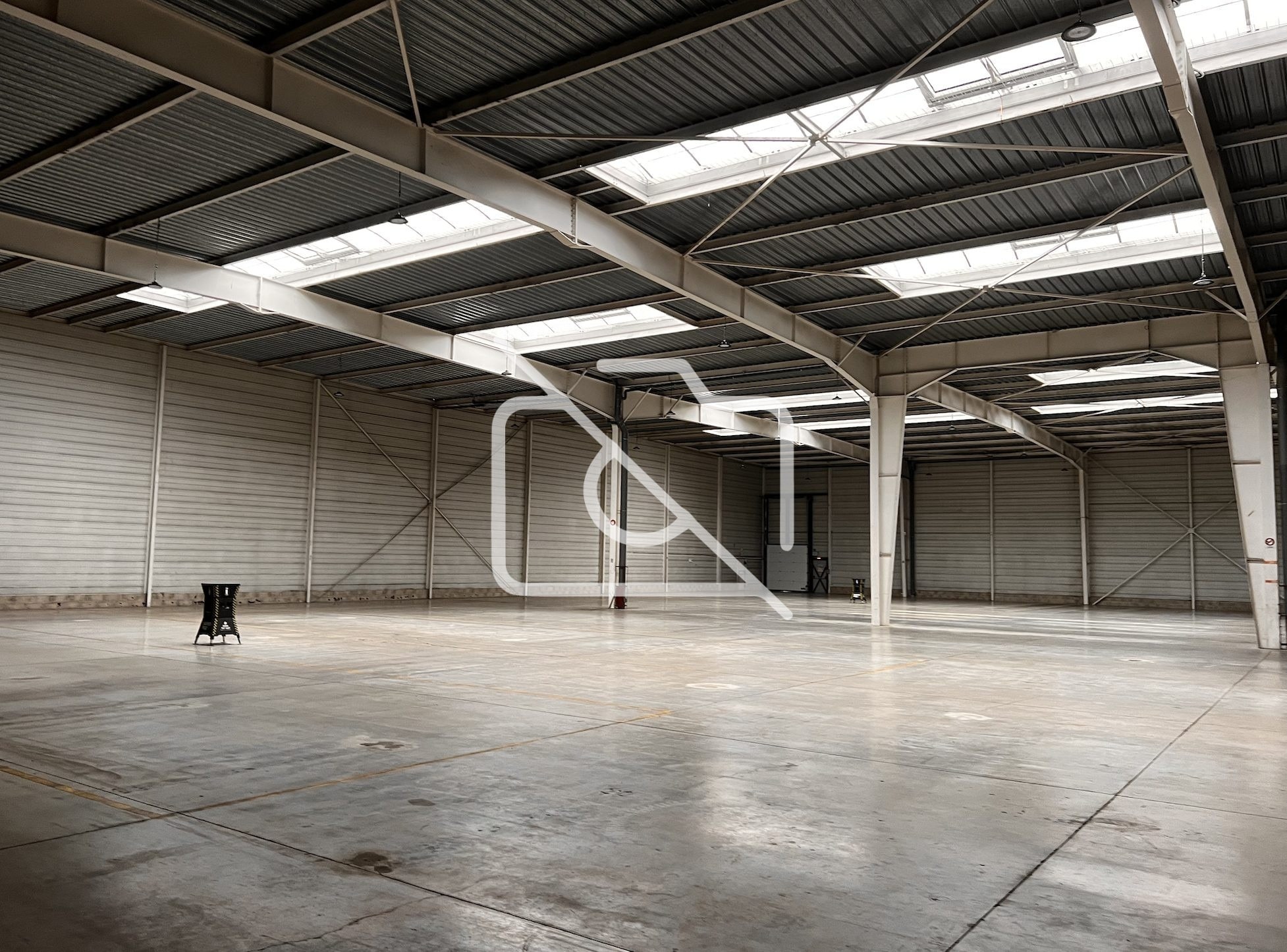 Light Industrial in Lisses to rent Interior Photo- Image 1 of 6