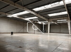 Light Industrial in Lisses to rent Interior Photo- Image 1 of 6