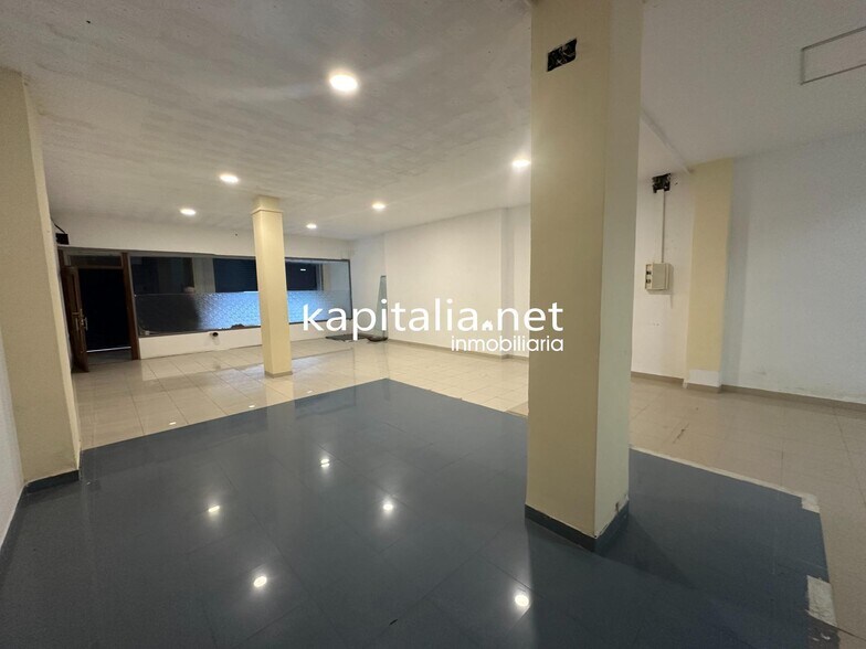 Retail in Ontinyent, Valencia to rent - Building Photo - Image 2 of 10