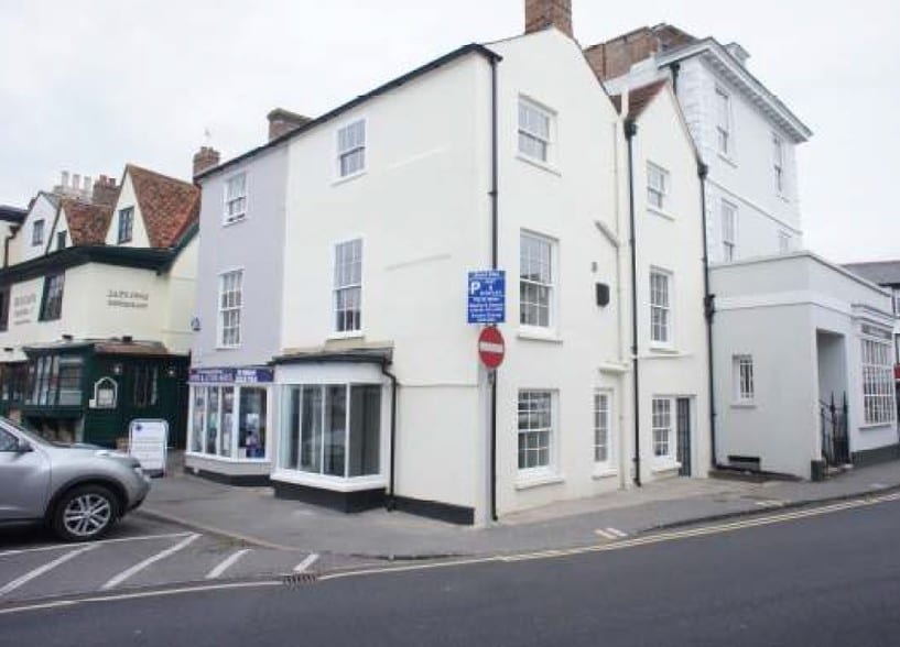 49 Market Sq, Bicester to rent - Primary Photo - Image 1 of 18