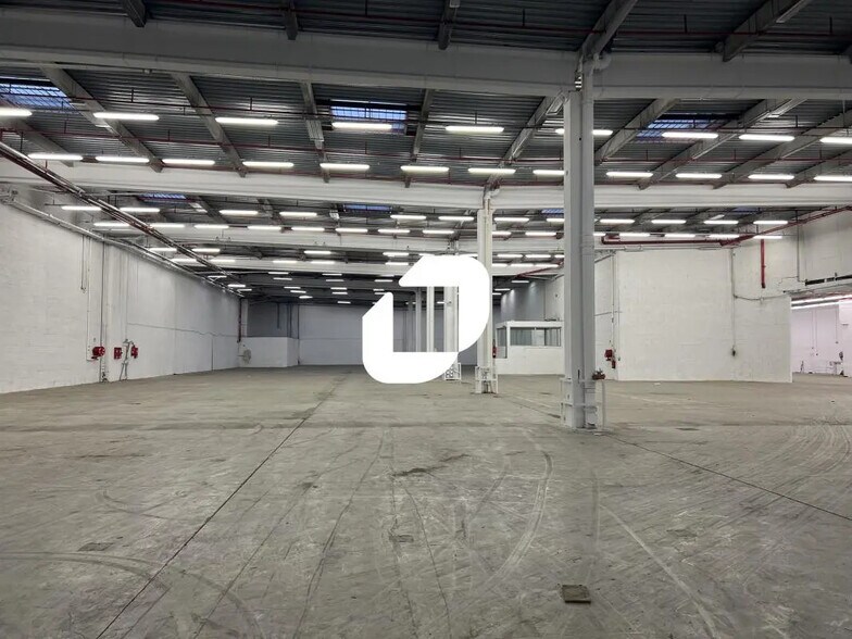 Industrial in Croissy-Beaubourg to rent - Interior Photo - Image 2 of 12