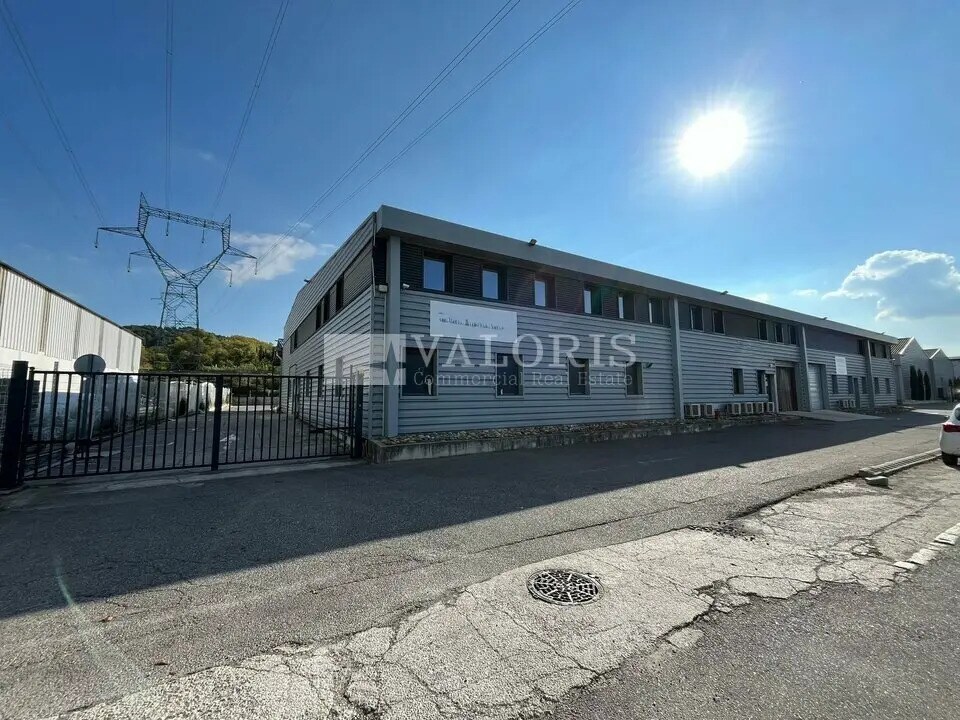 Location Local d'activités 545 m² - Photo 1