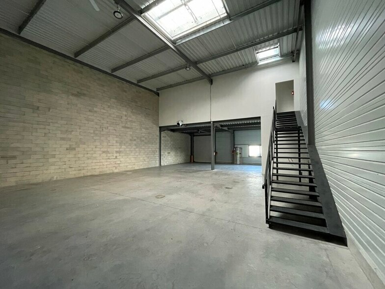 Light Industrial in Aulnay-sous-Bois to rent - Interior Photo - Image 2 of 6