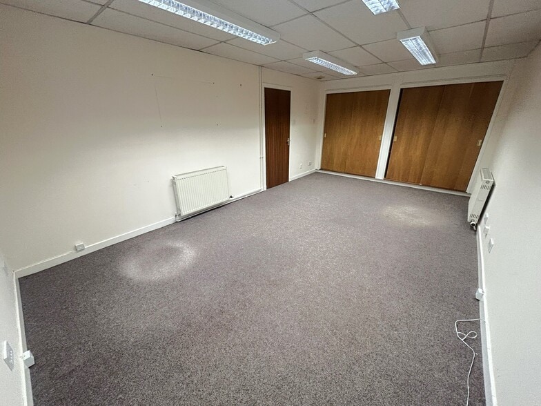 18 Castle St, Dumfries to rent - Building Photo - Image 3 of 6