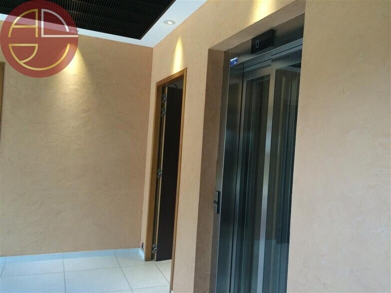 Office in Labège to rent - Lobby - Image 3 of 4