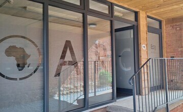 The Courtyard, Woodbury to rent Building Photo- Image 2 of 7