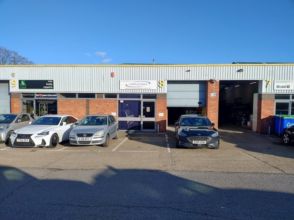 Martinfield, Welwyn Garden City to rent Building Photo- Image 1 of 4