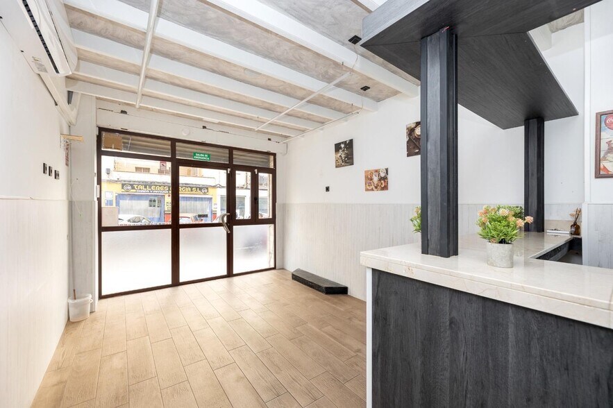 Calle Pintor Ismael de la Serna, 12, Granada, Granada for sale - Building Photo - Image 3 of 21