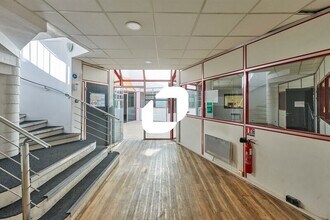 Light Industrial in Voisins-le-Bretonneux for sale Interior Photo- Image 2 of 11