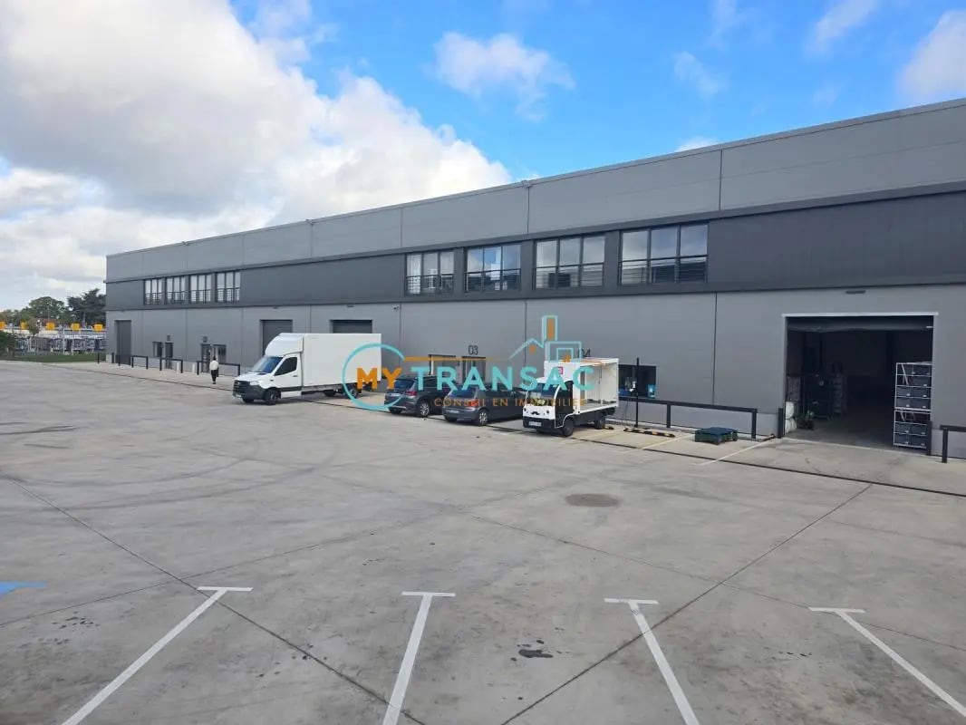 Light Industrial in Les Pavillons-sous-Bois to rent Building Photo- Image 1 of 8