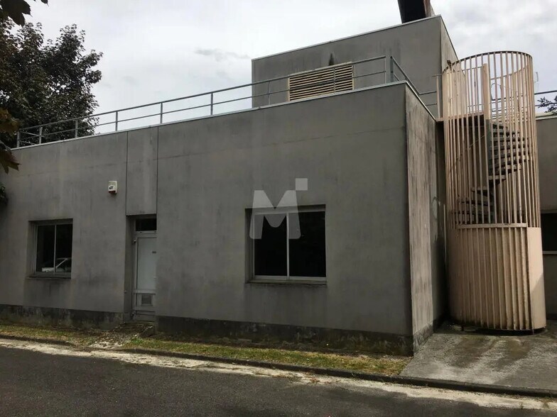 Office in Savigny-le-Temple to rent - Building Photo - Image 3 of 15