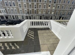 11 Elvaston Pl, London to rent Interior Photo- Image 2 of 2