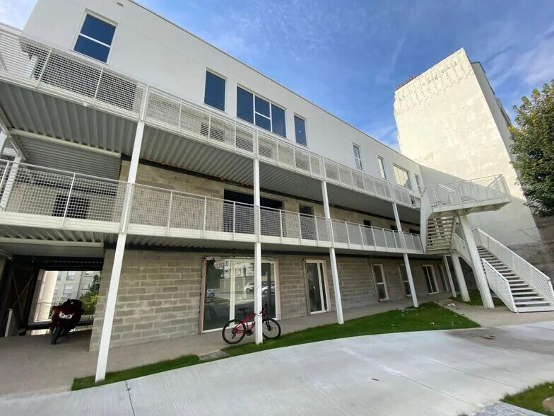 Office in Cachan to rent - Building Photo - Image 3 of 10