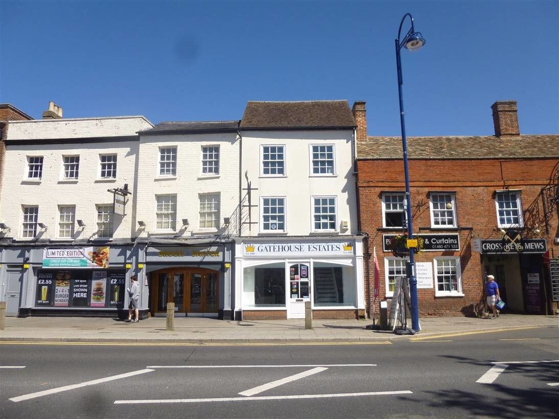 11 Market Sq, St Neots for sale Primary Photo- Image 1 of 1