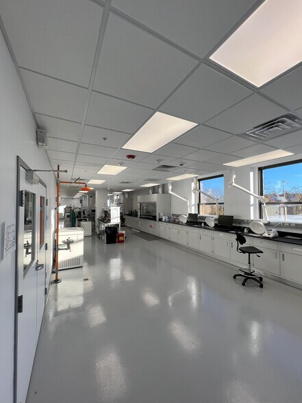 41 Fremont St, Worcester, MA to rent - Interior Photo - Image 2 of 2