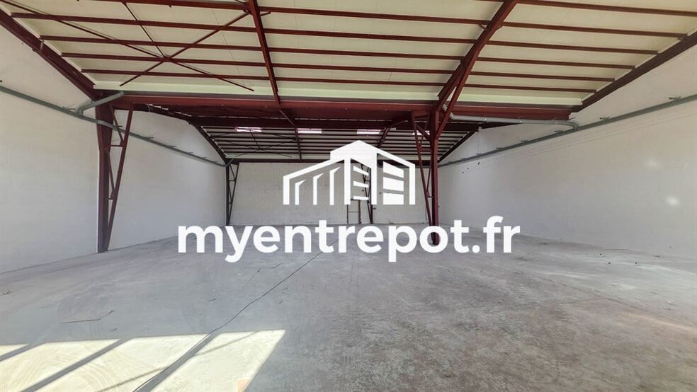 Avenue De La Fleuride, Aubagne to rent - Interior Photo - Image 3 of 7