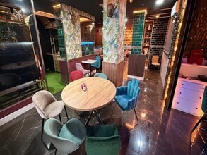 Retail in Madrid, Madrid to rent Interior Photo- Image 2 of 8
