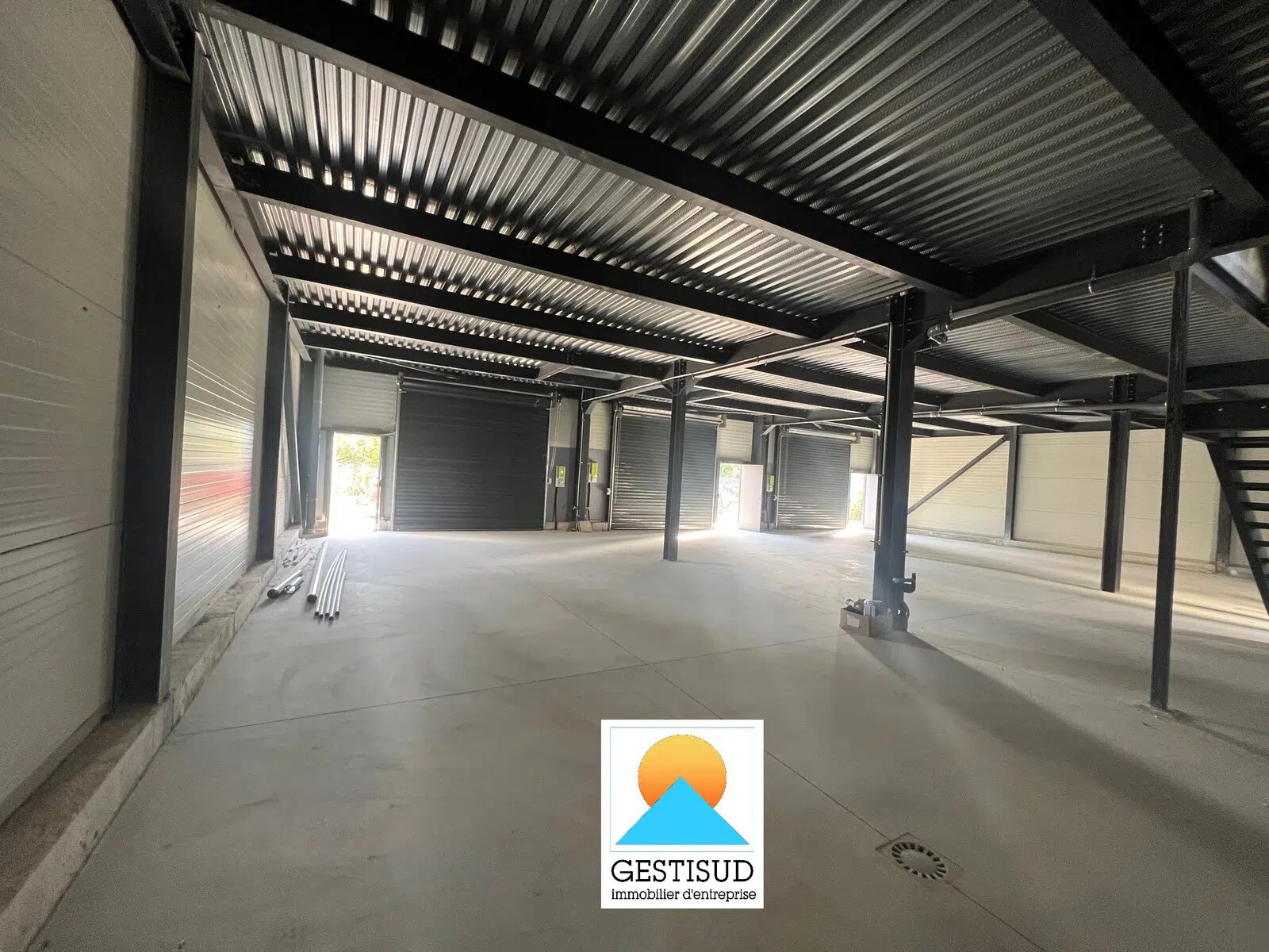 Light Industrial in Aubagne to rent Interior Photo- Image 1 of 6