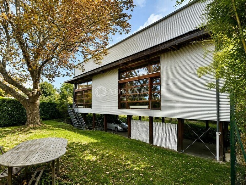 90 Avenue Du Bas Meudon, Issy-les-Moulineaux to rent - Building Photo - Image 1 of 5