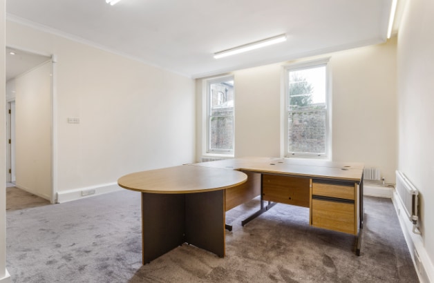 55 Church Rd, London to rent Interior Photo- Image 1 of 2