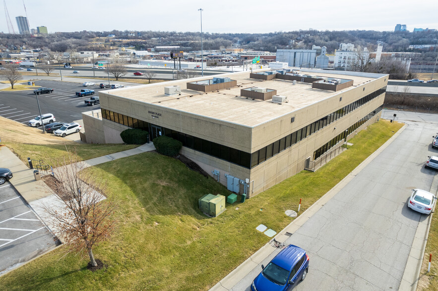 1155-1220 Adams St, Kansas City, KS for rent - Building Photo - Image 1 of 12