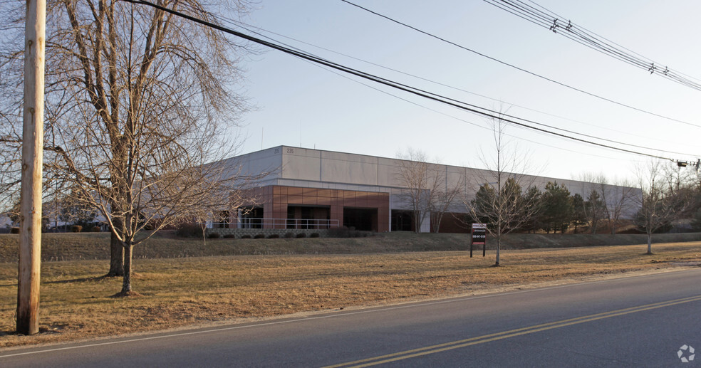 235 Barnum Rd, Devens, MA for rent - Primary Photo - Image 1 of 6