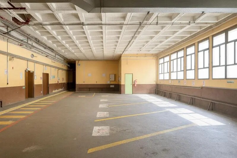 Industrial in Paris to rent - Building Photo - Image 2 of 6