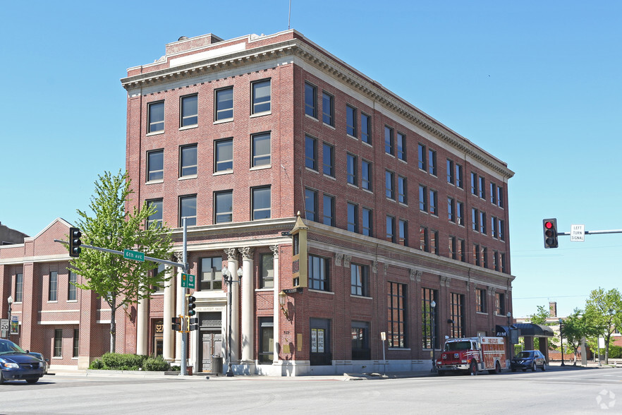 527-529 Commercial St, Emporia, KS for sale - Primary Photo - Image 1 of 1