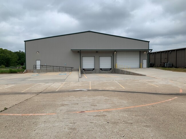 More details for 5457 W Davis St, Conroe, TX - Retail, Industrial to Rent
