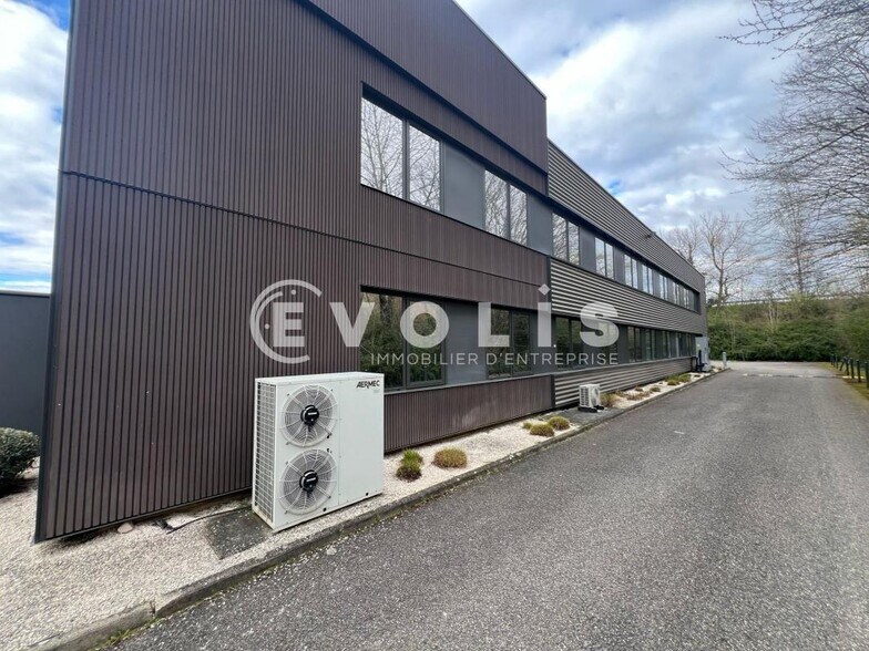 Light Industrial in Dardilly to rent - Building Photo - Image 2 of 6