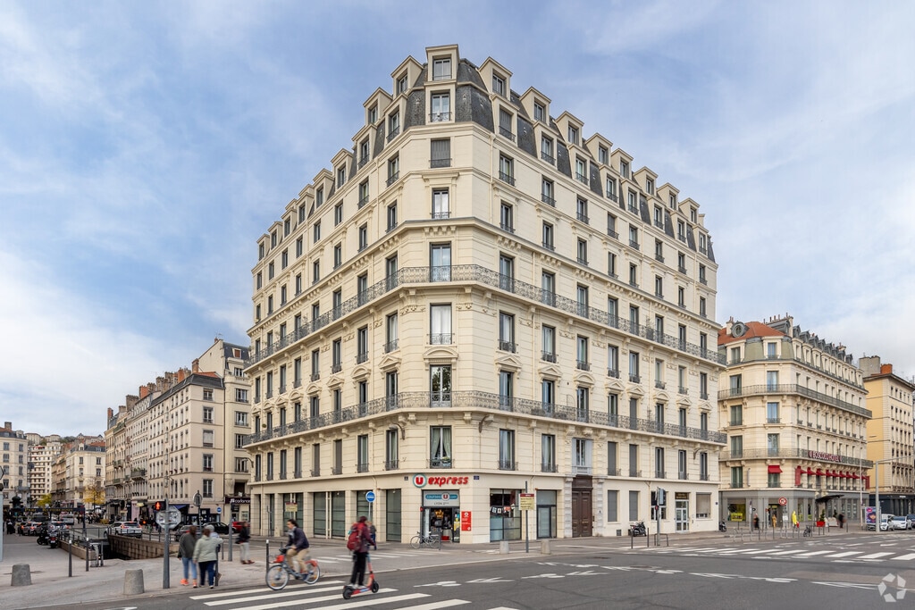 Location Bureaux 226 m² - Photo 1