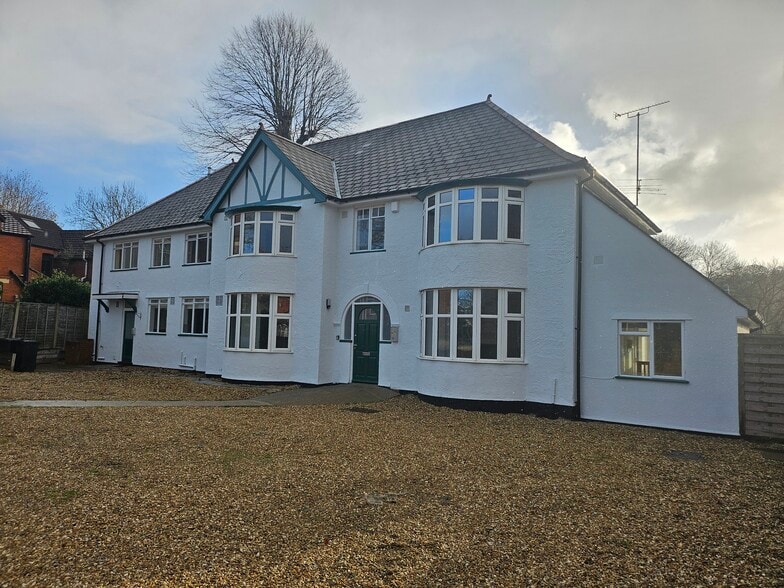 101 West Hendford, Yeovil to rent - Primary Photo - Image 1 of 6