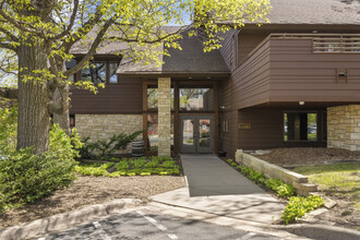 9973 Valley View Rd, Eden Prairie, MN for rent Building Photo- Image 1 of 16