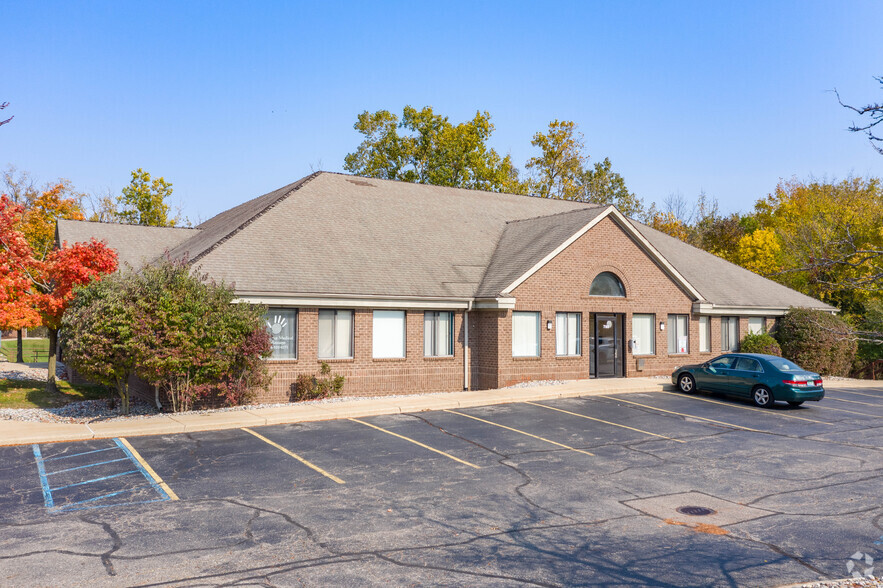 780 W Lake Lansing Rd, East Lansing, MI for rent - Building Photo - Image 1 of 4