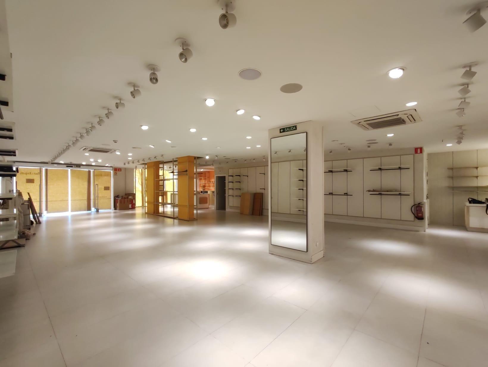 Retail in Manresa, Barcelona to rent Interior Photo- Image 1 of 13
