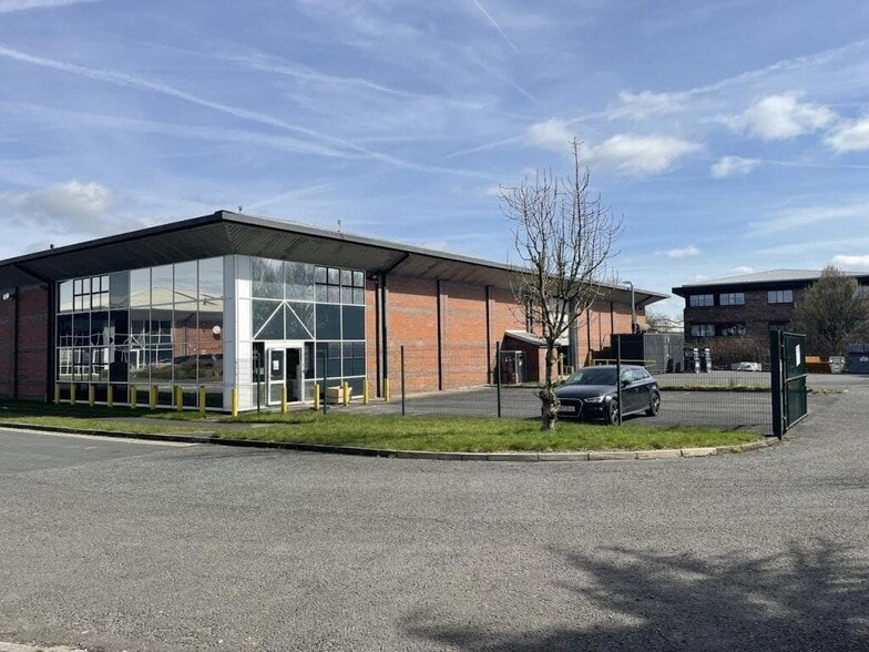 Barrs Fold Rd, Bolton to rent - Building Photo - Image 3 of 6