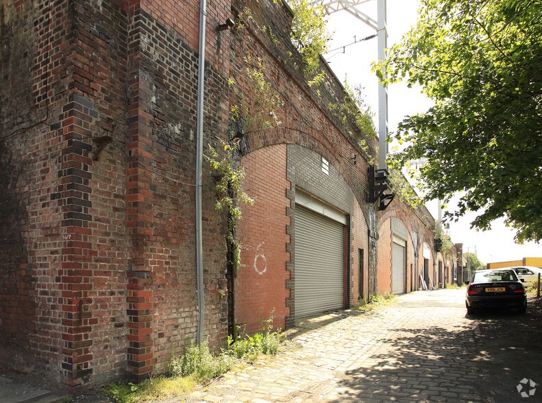 Bennett St, Manchester to rent - Primary Photo - Image 1 of 2