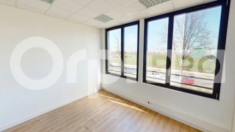 Office in Montanay for sale Interior Photo- Image 1 of 5